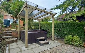 Charming Village Cottage With Hot Tub